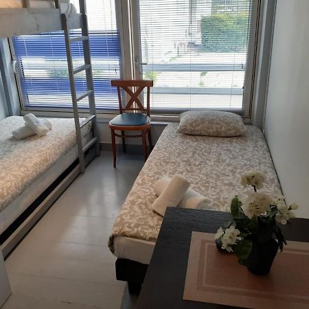 Paris Par Trains, Area, Studios Avec Salle De Bain Et Kitchenette Privees, Ou, Chambres Avec Salles Bain Et Cuisines Communes Persan Dış mekan fotoğraf