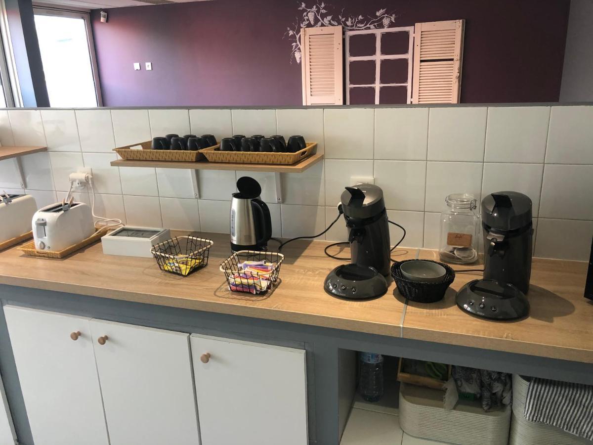 Paris Par Trains, Area, Studios Avec Salle De Bain Et Kitchenette Privees, Ou, Chambres Avec Salles Bain Et Cuisines Communes Persan Dış mekan fotoğraf