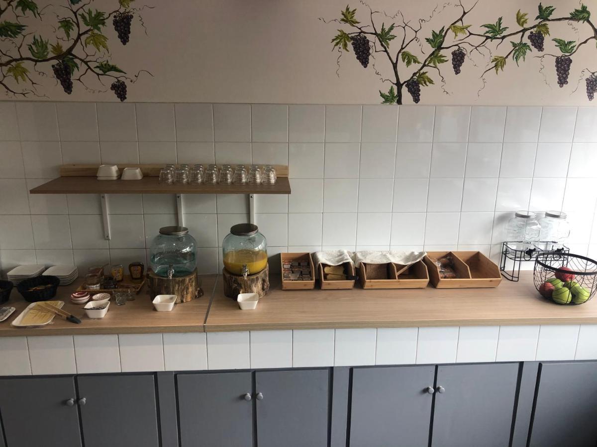 Paris Par Trains, Area, Studios Avec Salle De Bain Et Kitchenette Privees, Ou, Chambres Avec Salles Bain Et Cuisines Communes Persan Dış mekan fotoğraf