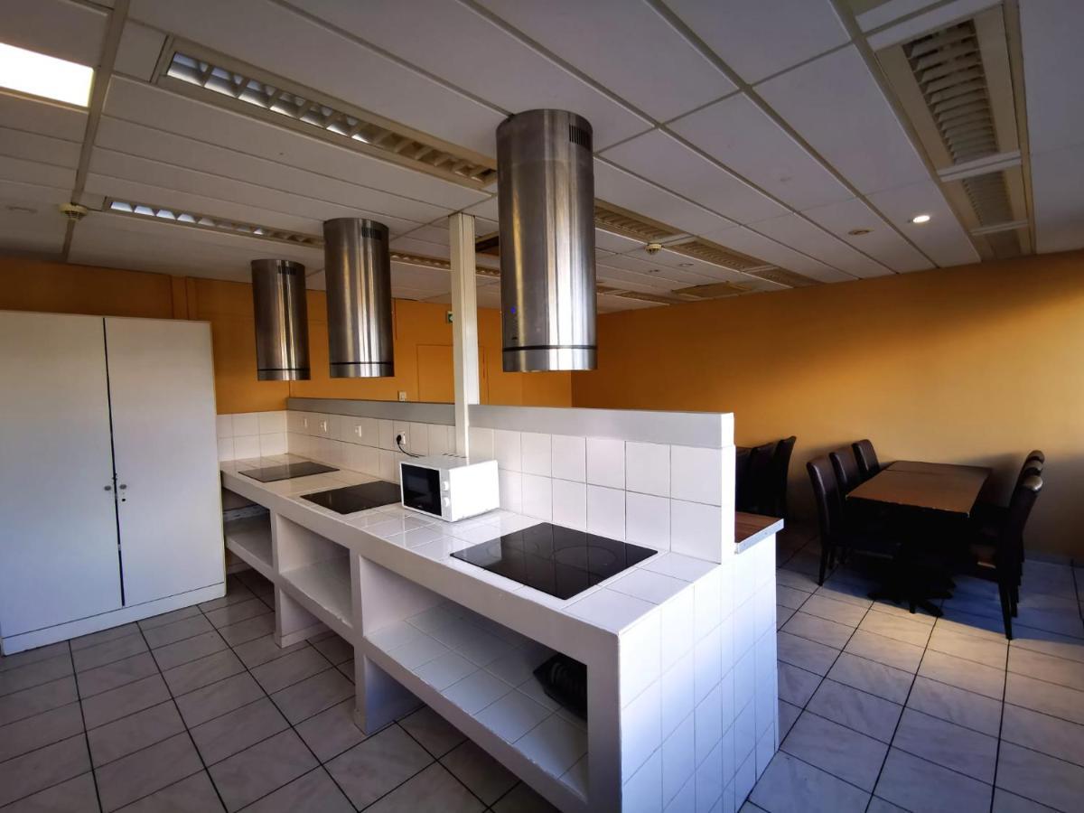 Paris Par Trains, Area, Studios Avec Salle De Bain Et Kitchenette Privees, Ou, Chambres Avec Salles Bain Et Cuisines Communes Persan Dış mekan fotoğraf