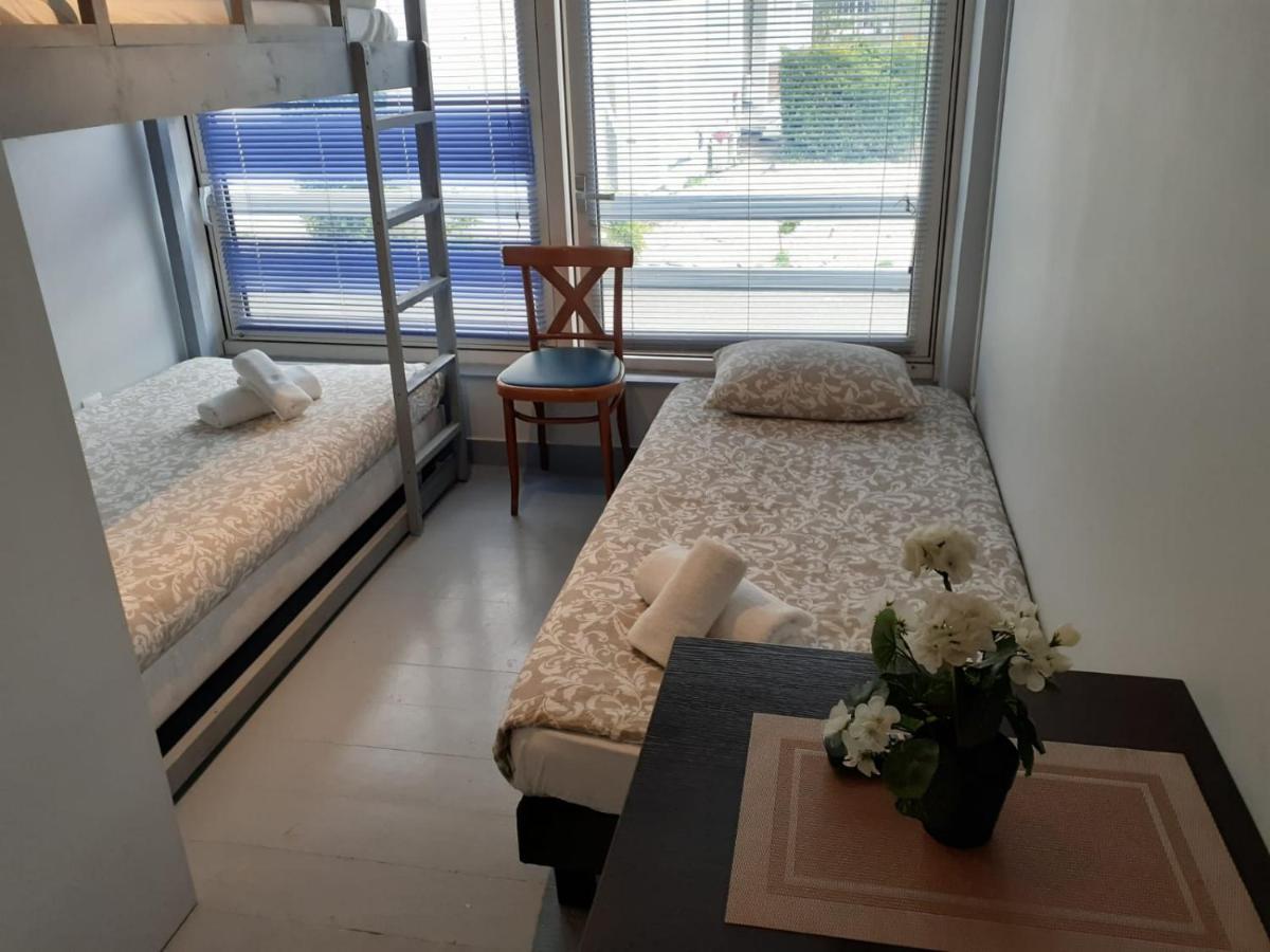 Paris Par Trains, Area, Studios Avec Salle De Bain Et Kitchenette Privees, Ou, Chambres Avec Salles Bain Et Cuisines Communes Persan Dış mekan fotoğraf