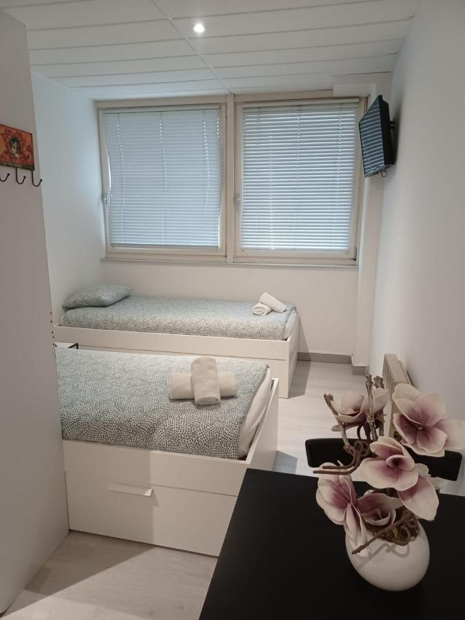 Paris Par Trains, Area, Studios Avec Salle De Bain Et Kitchenette Privees, Ou, Chambres Avec Salles Bain Et Cuisines Communes Persan Dış mekan fotoğraf