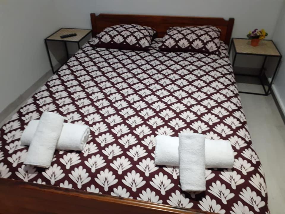 Paris Par Trains, Area, Studios Avec Salle De Bain Et Kitchenette Privees, Ou, Chambres Avec Salles Bain Et Cuisines Communes Persan Dış mekan fotoğraf