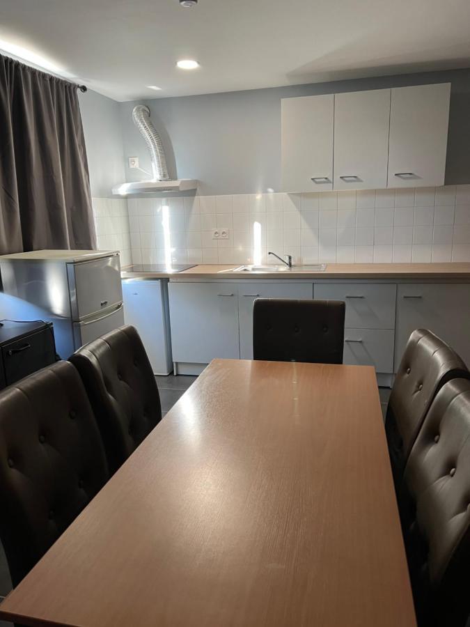Paris Par Trains, Area, Studios Avec Salle De Bain Et Kitchenette Privees, Ou, Chambres Avec Salles Bain Et Cuisines Communes Persan Dış mekan fotoğraf