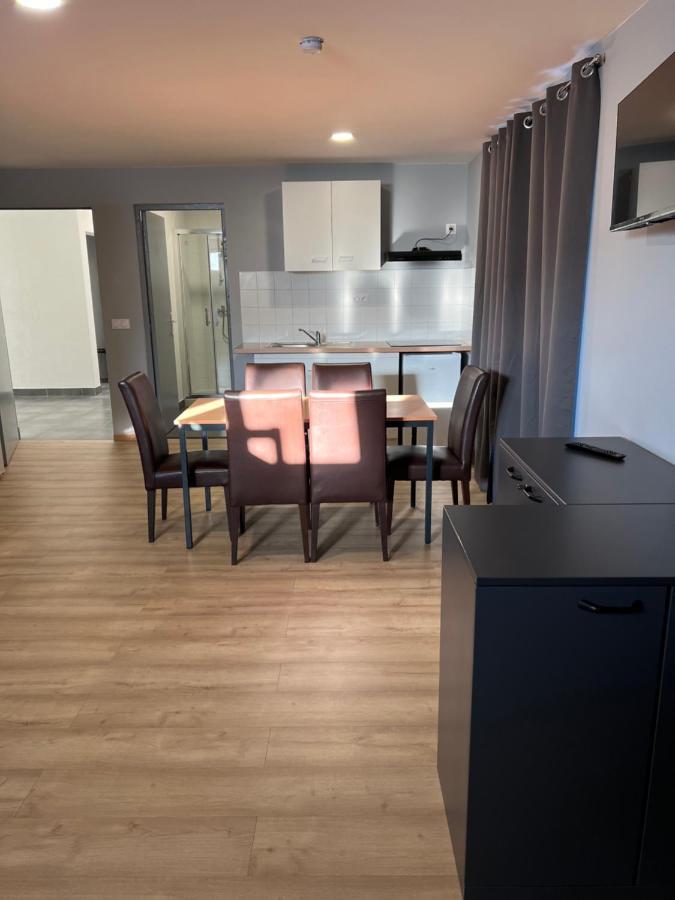 Paris Par Trains, Area, Studios Avec Salle De Bain Et Kitchenette Privees, Ou, Chambres Avec Salles Bain Et Cuisines Communes Persan Dış mekan fotoğraf